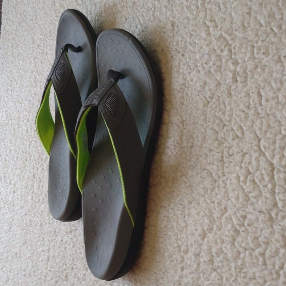 Kumny Gray & Green Sandals/Flip Flops  10.5